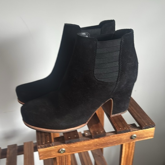 Kork Ease Shirome Black Suede Ankle Boots - Picture 7 of 9
